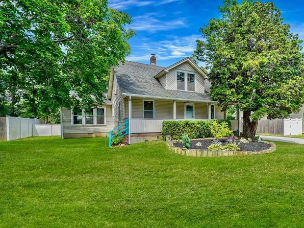 41 Oak Street, Islip, NY 11751