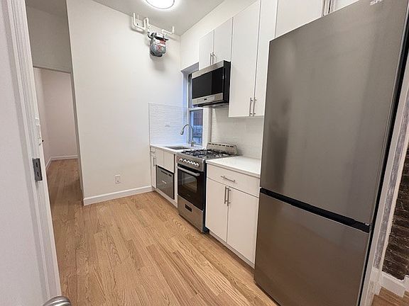 4th image of 230 Thompson St APT 29