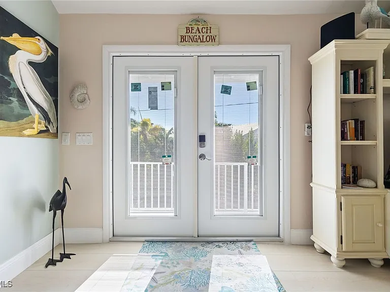 424 Lagoon Dr — Photo 5