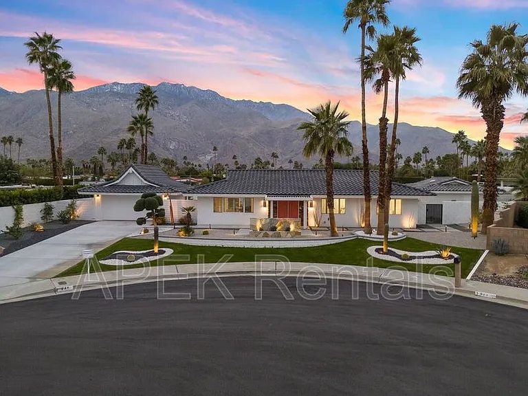 945 N Buttonwillow Cir — Photo 52