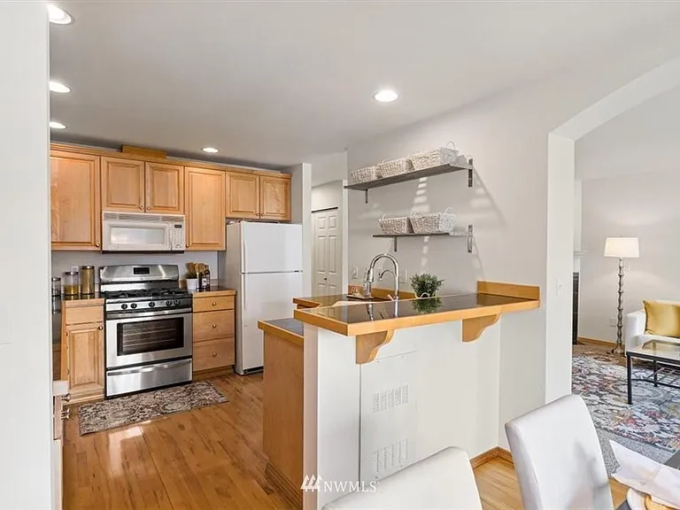 829 N 145th Ct — Photo 8