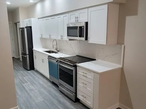 Main Place Apartments