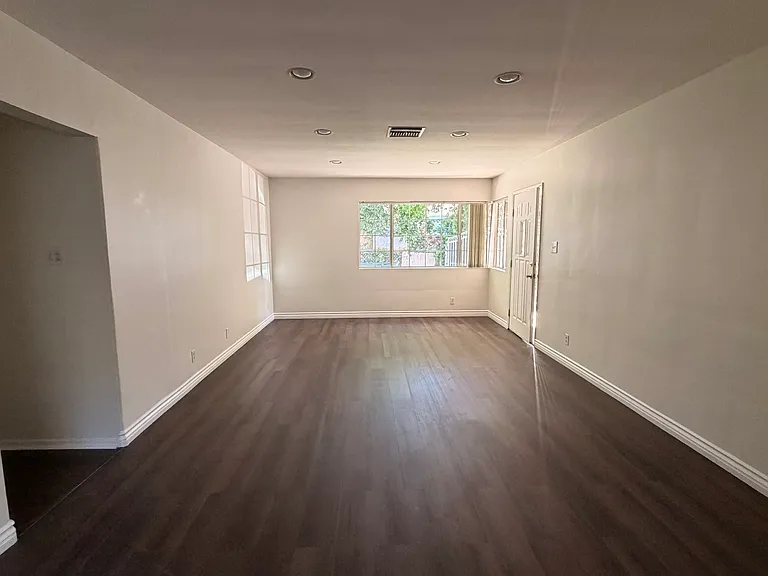 5249 Topanga Canyon Blvd — Photo 13