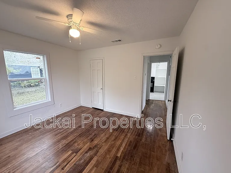 620 N Walnut St — Photo 5