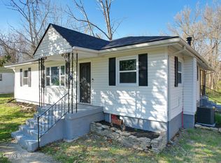 9015 Hinkle Ln, Pewee Valley, KY 40056