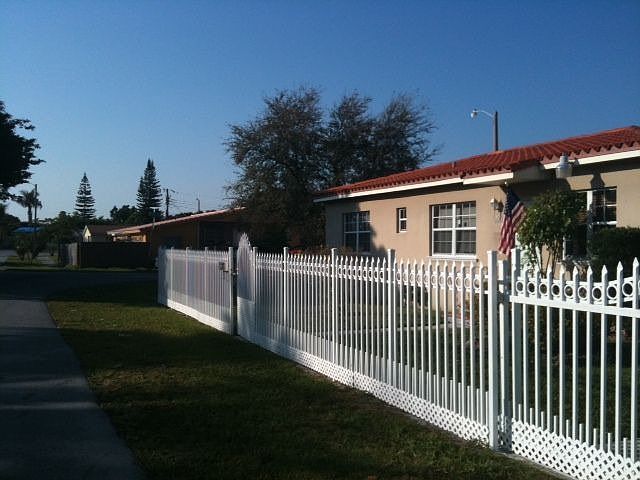 Front yard (New fence)