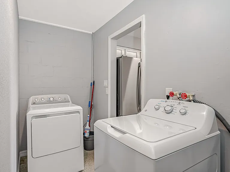 E 22nd Ave — Photo 8