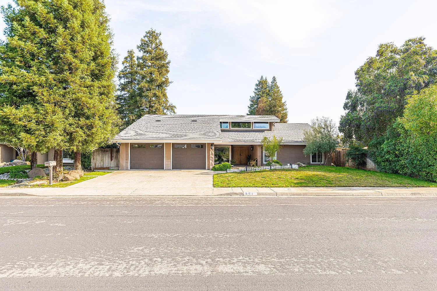 561 Pierce Dr photo 1