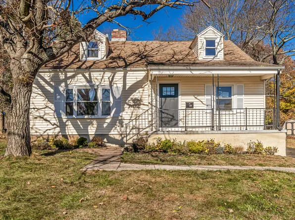 156 London Drive, Hamden, CT 06517