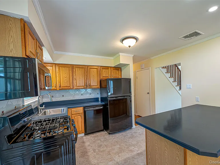 69 Allan Dr — Photo 9