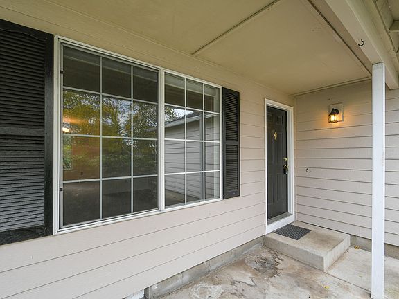 3rd image of 15205 NE 47th St