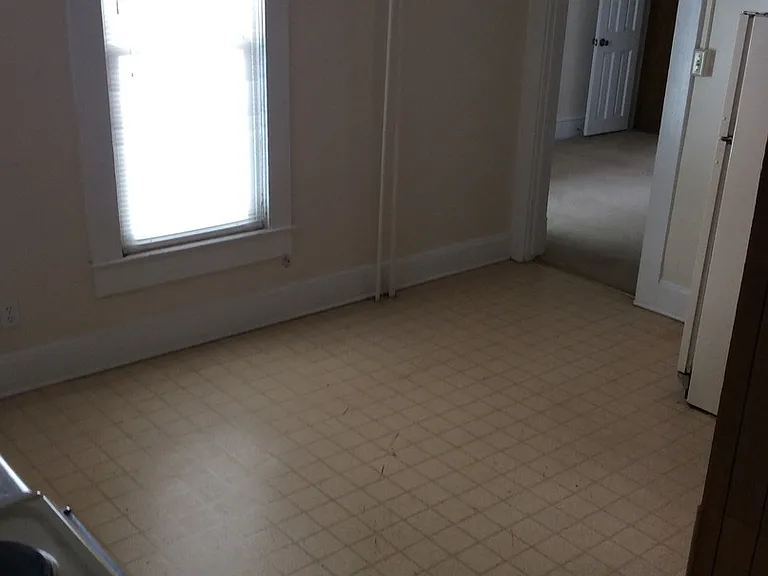 Comfortable Old Home converted into Apartments — Photo 8