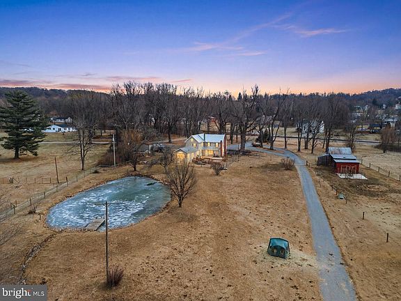 3rd image of 25210 Cascade Rd