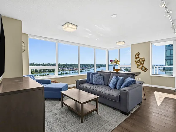 908 Quayside Dr #2205, New Westminster, BC V3M 0L4