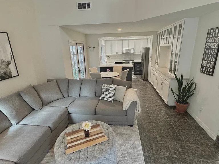 117 E Wilson St #B — Photo 2