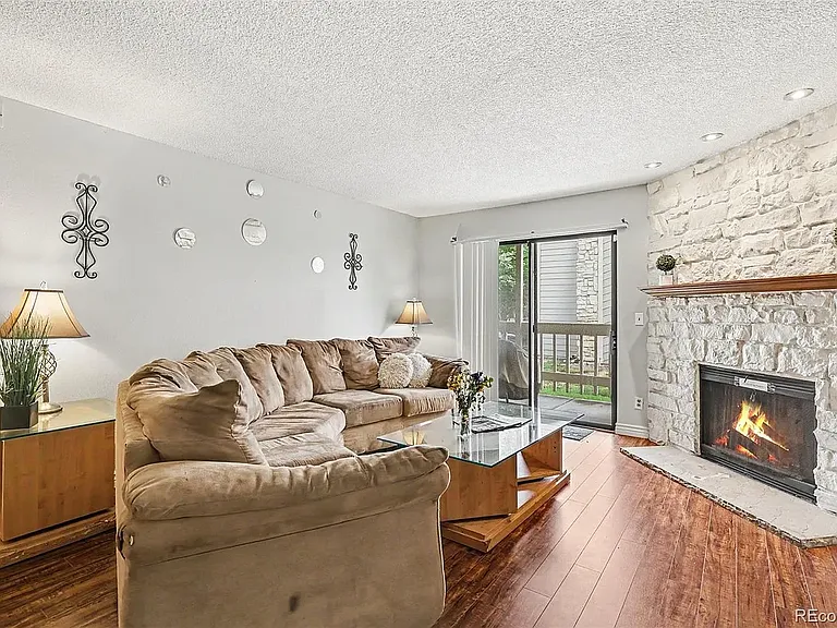 8335 Fairmount Dr — Photo 10