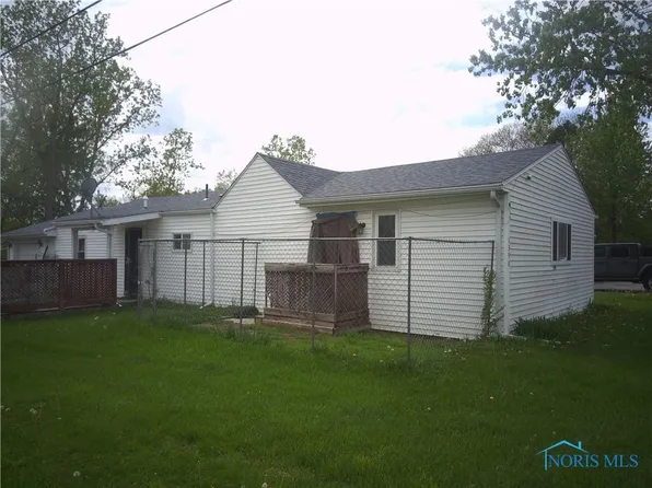 1390 Ayersville Ave, Defiance, OH 43512