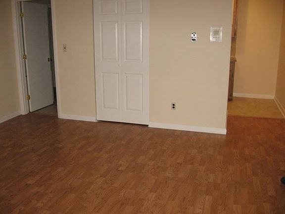 2nd image of 100 Fountain Ln APT 8