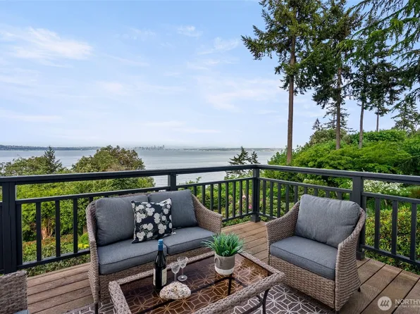 10879 Bill Point Circle NE, Bainbridge Island, WA 98110