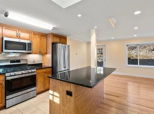 108 Gerry Rd, Chestnut Hill, MA 02467