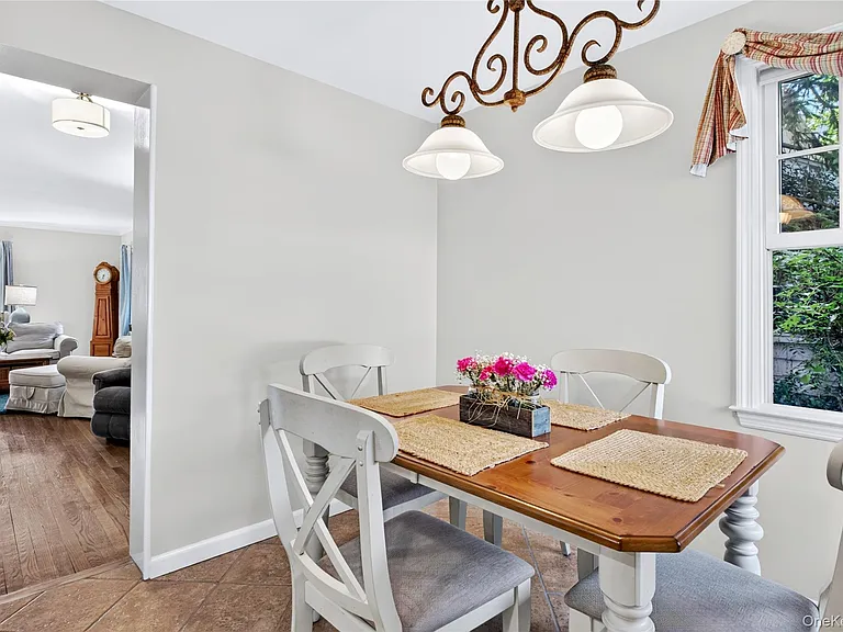 21 Travers St — Photo 15
