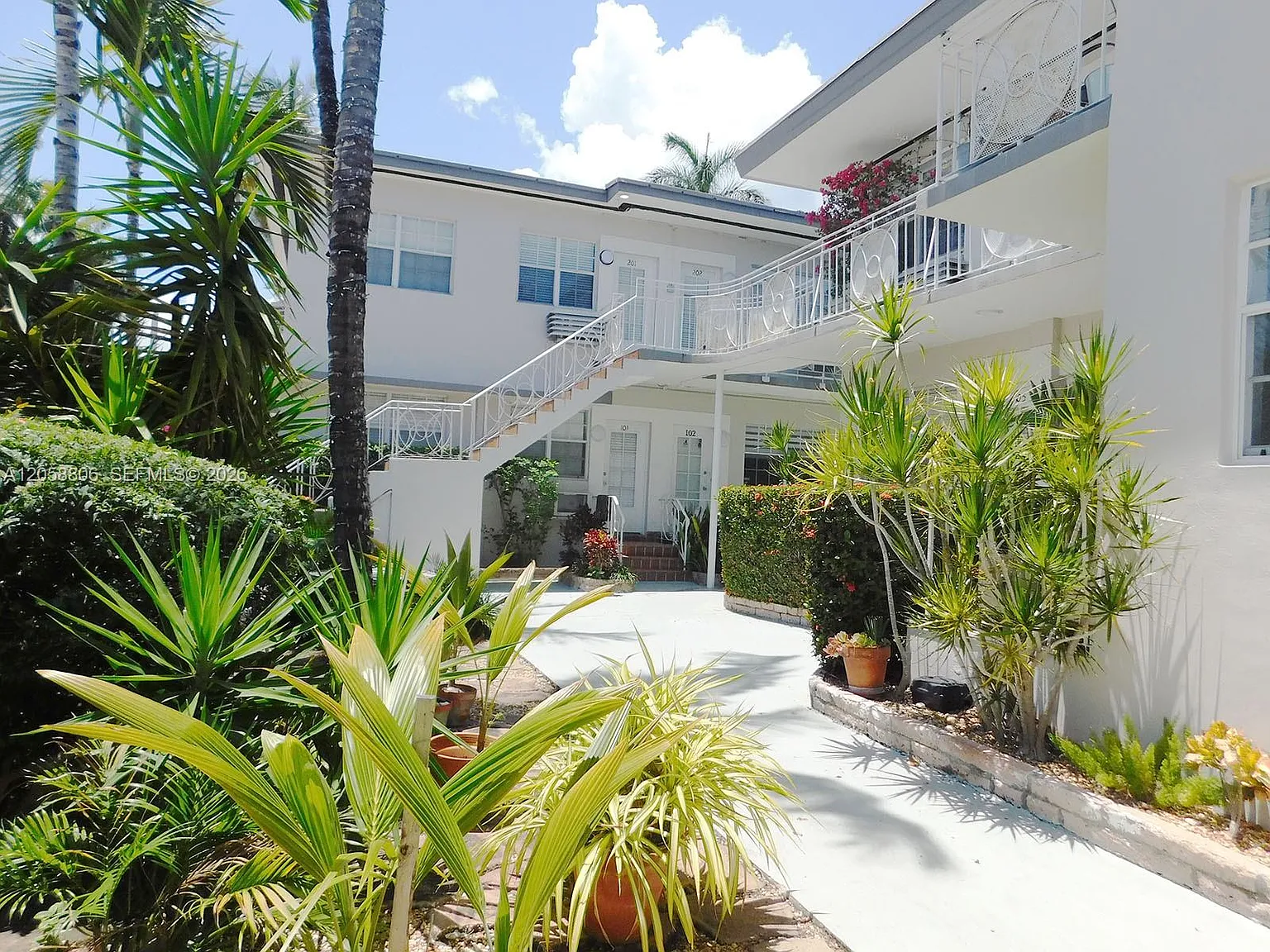 Espanola Way Villas Condo — Photo 3