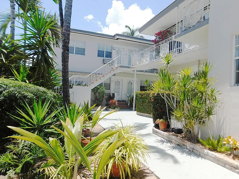 717 Espanola Way #201 — Photo 3