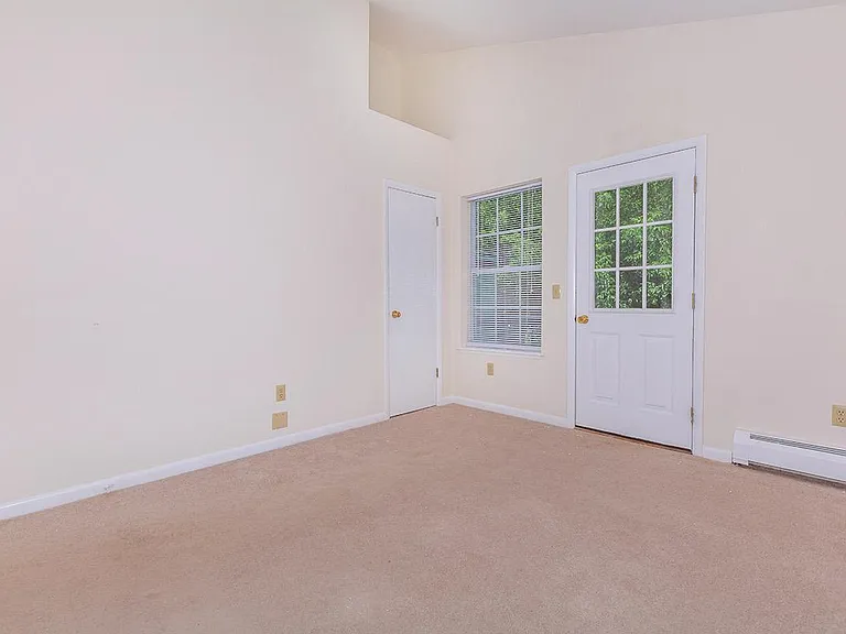 Eastgate Apartments — Photo 7