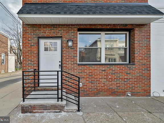 5th image of 2716 E Ontario St