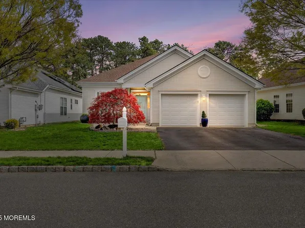 18 Greensprings Drive, Lakewood, NJ 08701