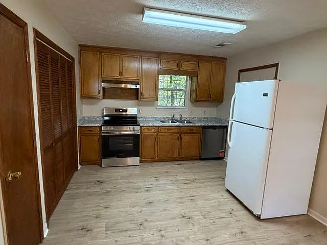 2 bed, 800 sqft, $1,575 — Photo 3