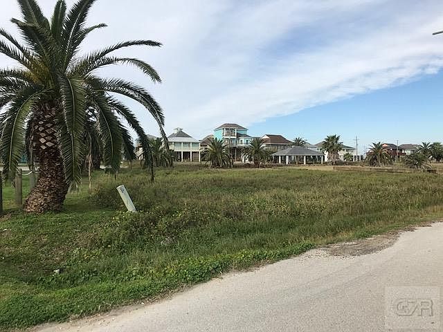 1st image of 938 Copacabana Dr