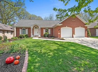 1605 Rustic Oaks Ct, Green Bay, WI 54301