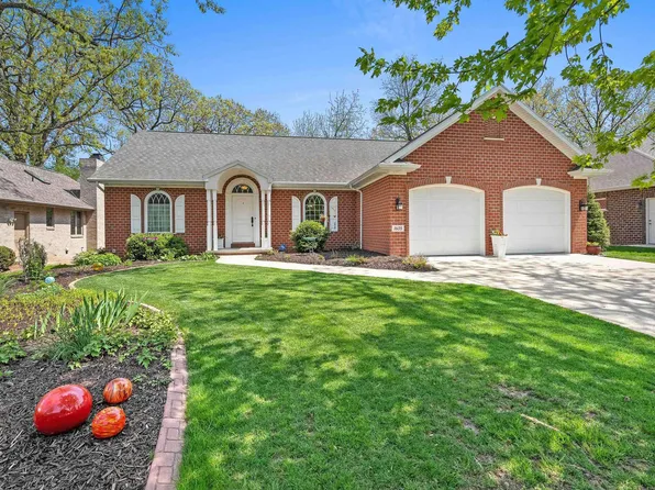 1605 Rustic Oaks Ct, Green Bay, WI 54301