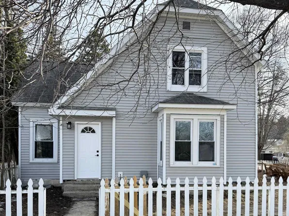 113 W 16th St, Traverse City, MI 49684