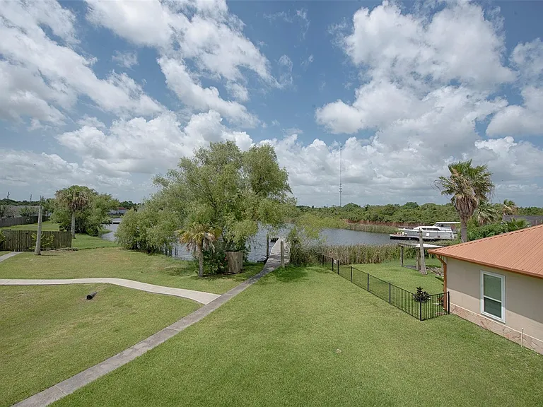238 Debbie Ln — Photo 22