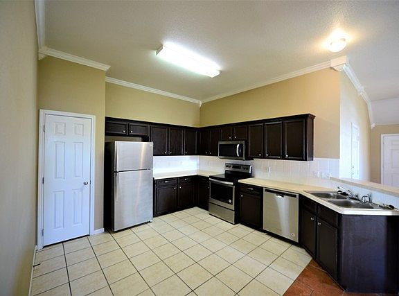 5th image of 1902 Elms Run Ct APT A
