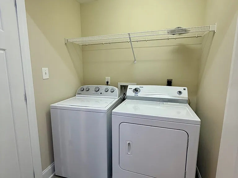 124 Capital St — Photo 15