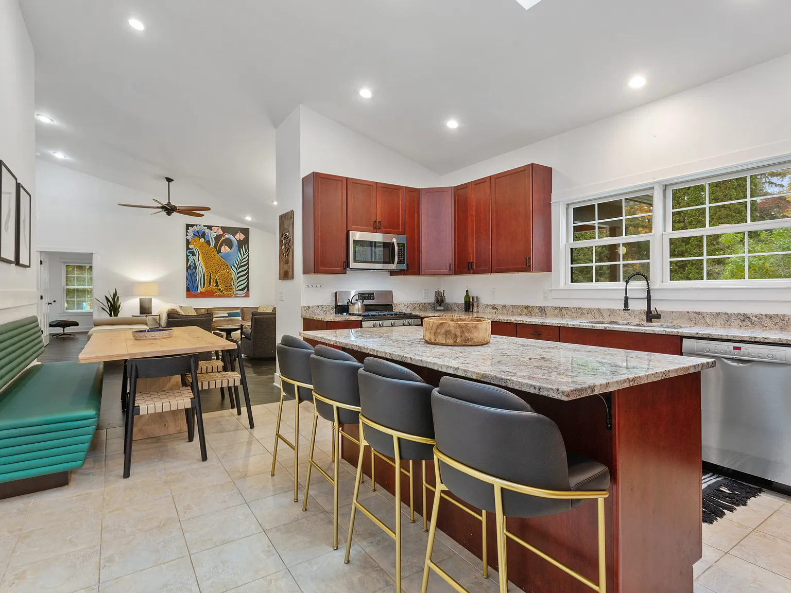 4 bed, 1889 sqft, $5,500 — Photo 3