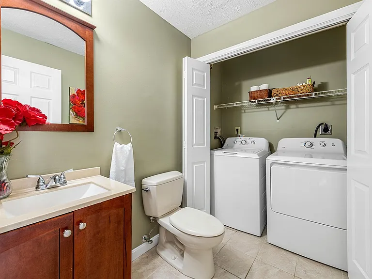 27 Glastonbury Dr — Photo 7