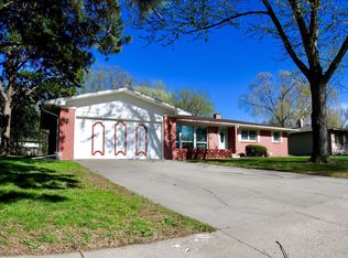 136 Ash Ave, York, NE 68467