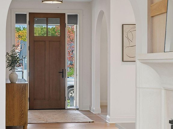 2nd image of 4564 Meadowview Ln