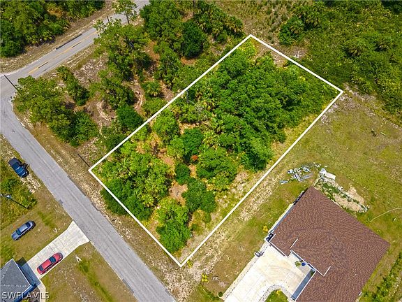 3rd image of 1320 Magnolia Ave