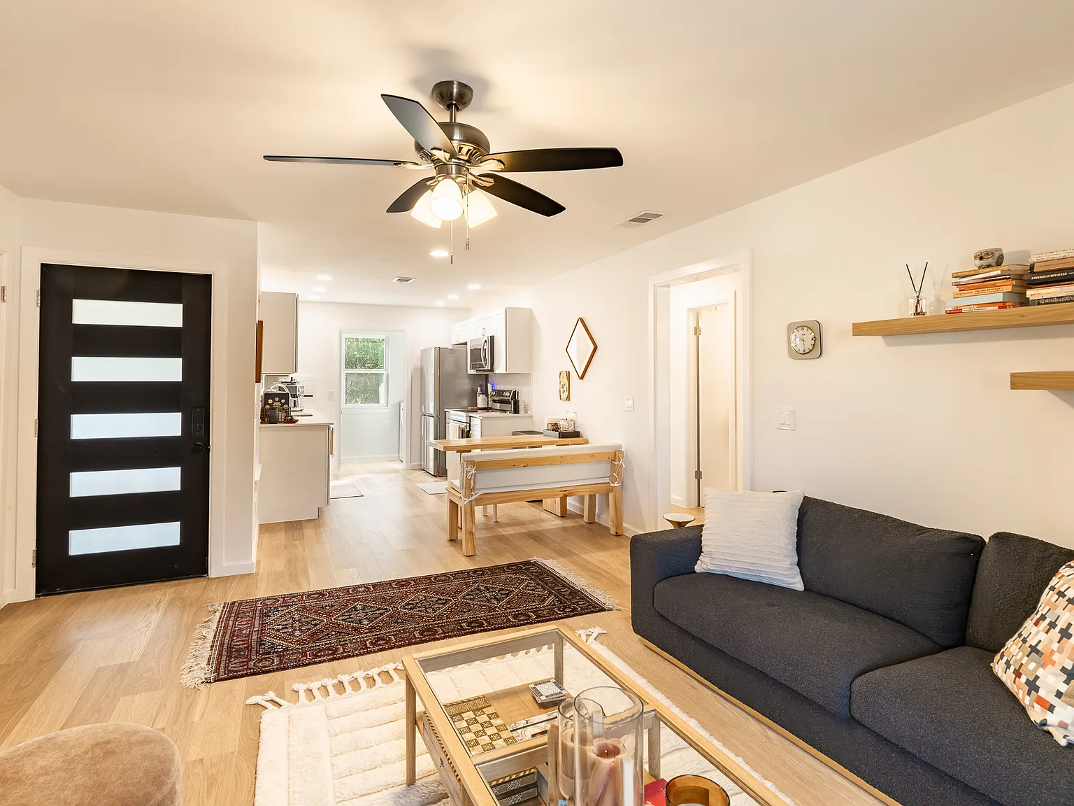 2 bed, 955 sqft, $2,350 — Photo 2