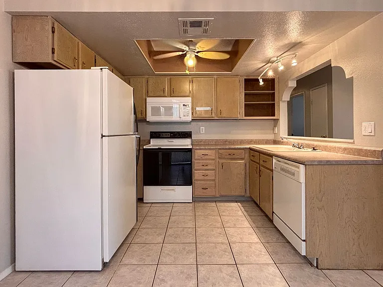 5080 Spencer St #D — Photo 7