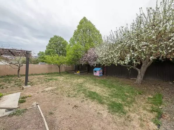 627 Alberni Ave #1A, Kamloops, BC V2B 1T2