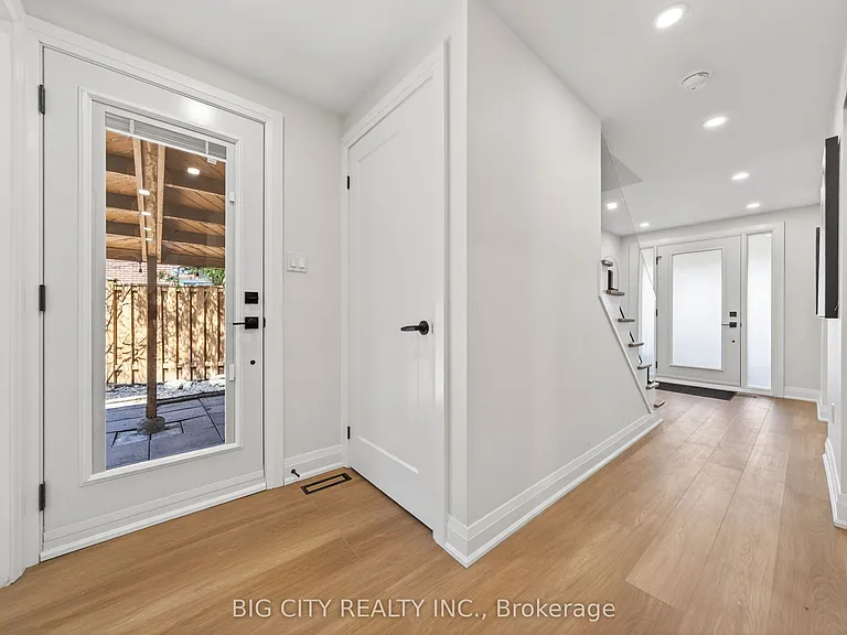 26 Carondale Cres — Photo 21