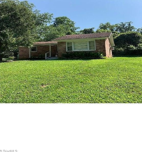 1st image of 126 N Park Dr