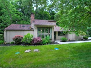 7351 River Rd, Olmsted Falls, OH 44138