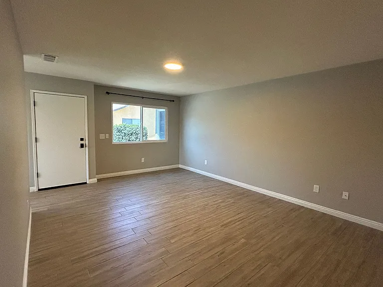 900 La Vida Ln — Photo 4
